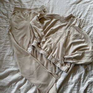 Lululemon Women's Softstreme Set